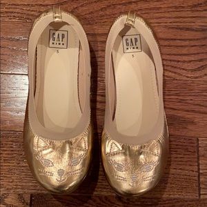 Gap kids girls size 5 kitten slip ons